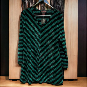 Pleats Collection by Ping Imports Large Long Sleeve‎ Sweater